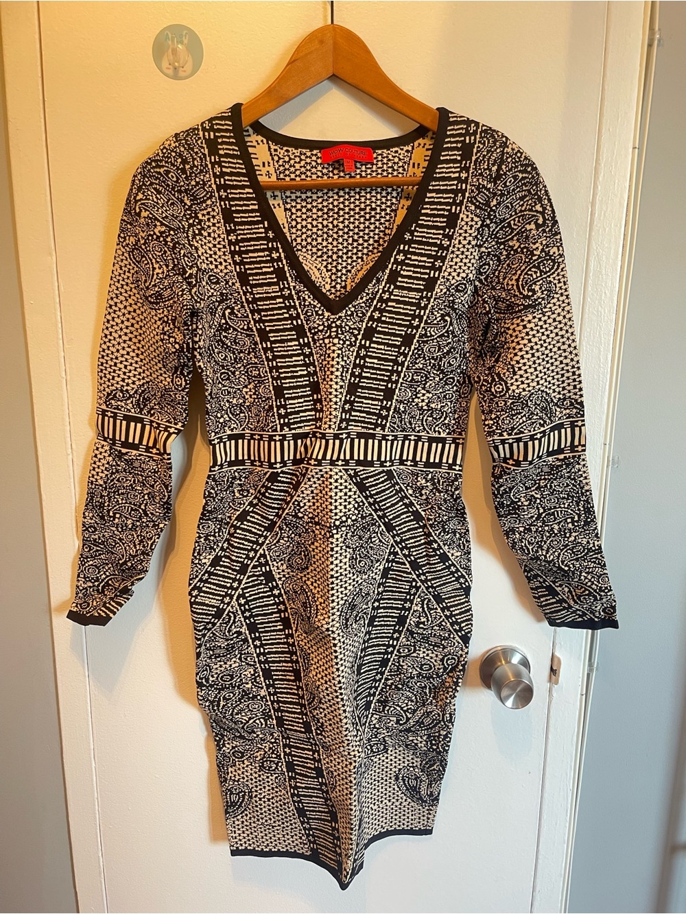 Nwot Cream & Black Patterned V-Neck Women’s Dress with Long Sleeves Size M